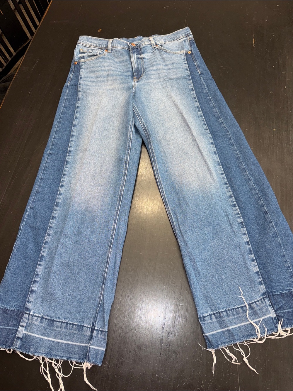 GAP high rise stride two tone medium/indigo wash jeans. size 31/12 regular.